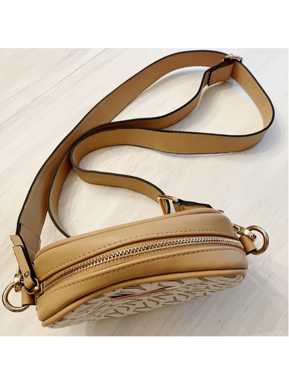 JONES NEW YORK Signature LOGO Oval Crossbody / Waist Belt Bag Bone Tan Adj Strap - Picture 3 of 8